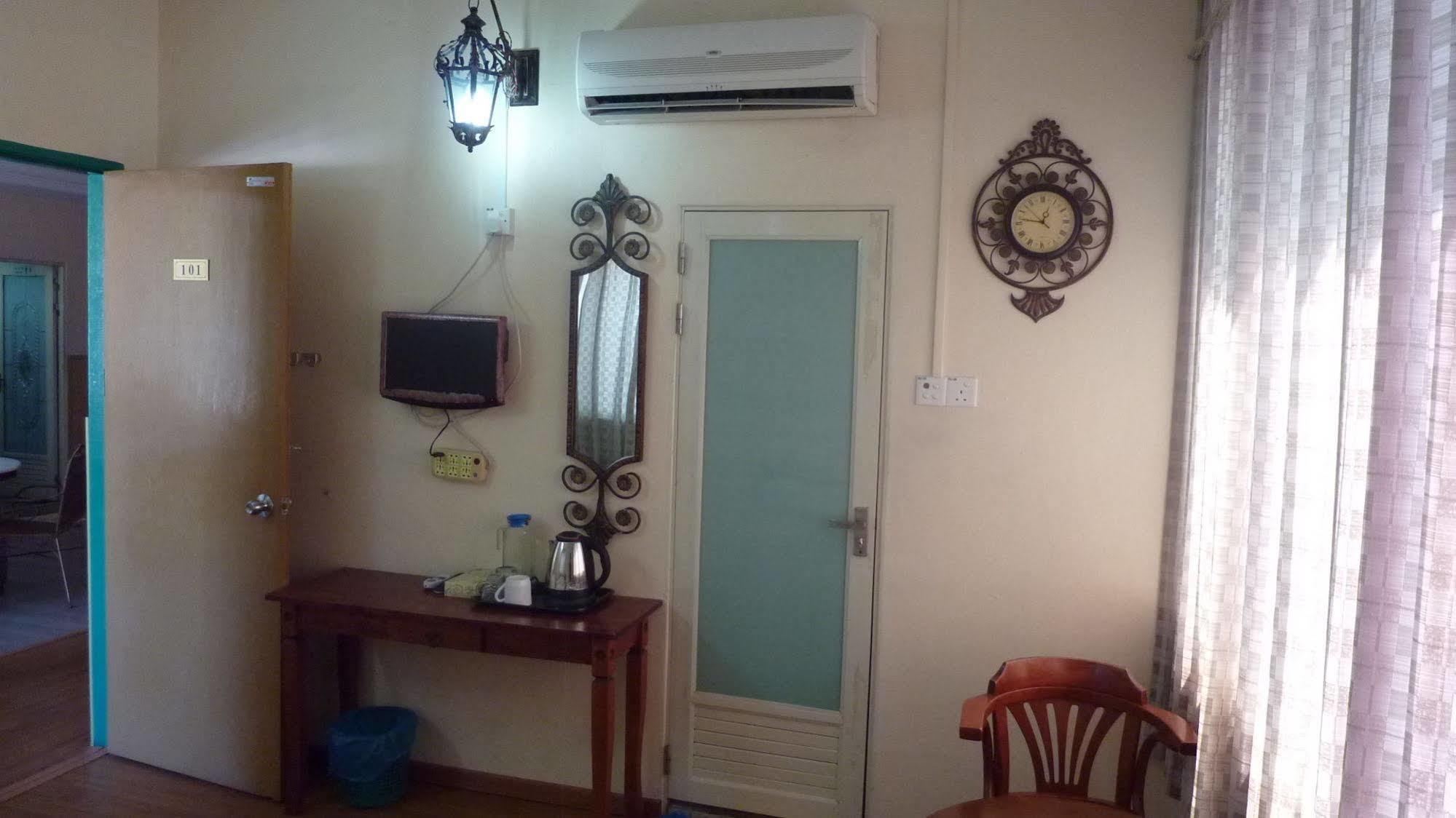 7 Hung Hung Inn Kota Kinabalu Exterior foto